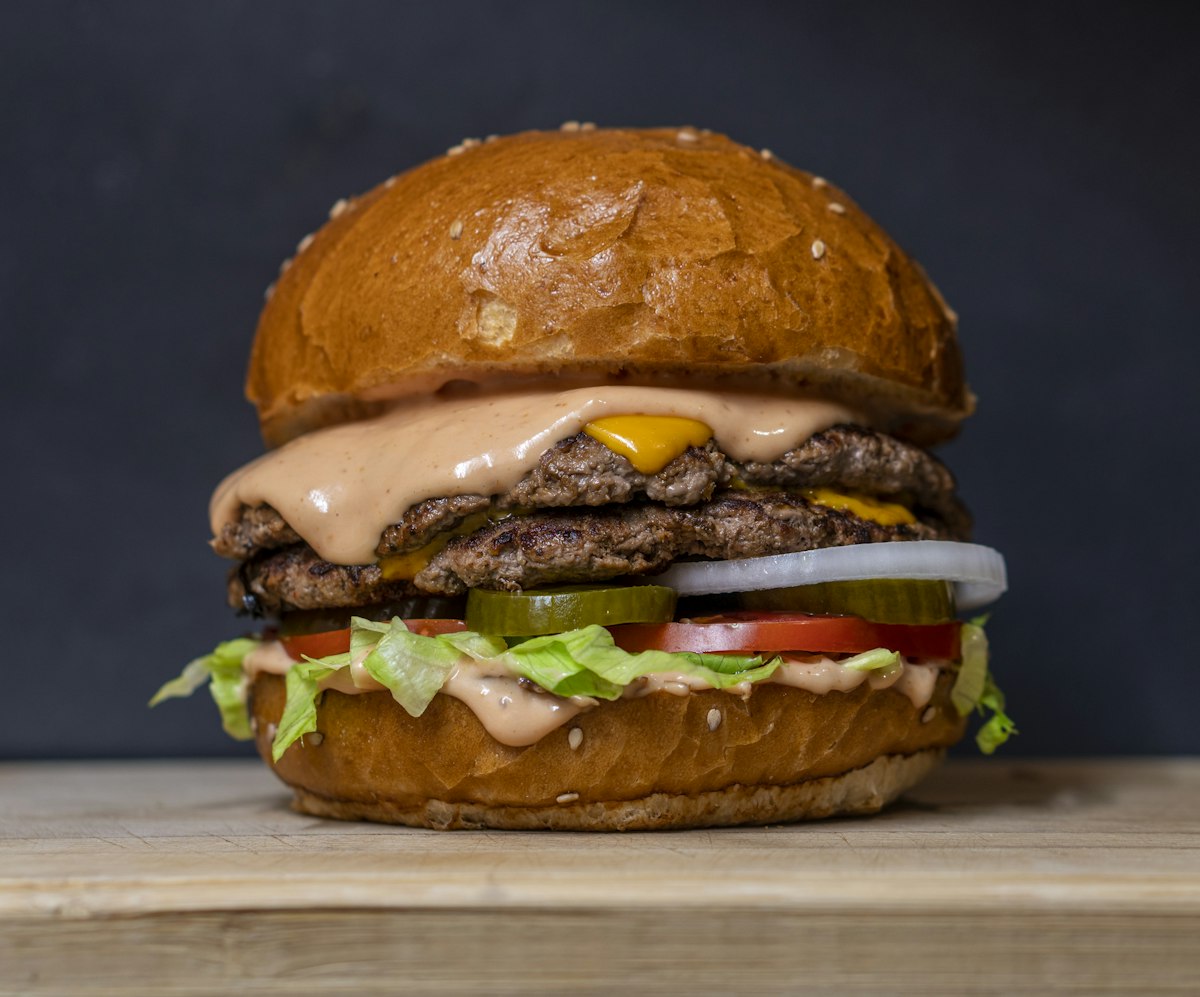 A gourmet burger cooked by a private chef in Jaco Beach