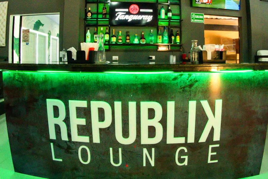 The Republik Lounge bar in Jacó