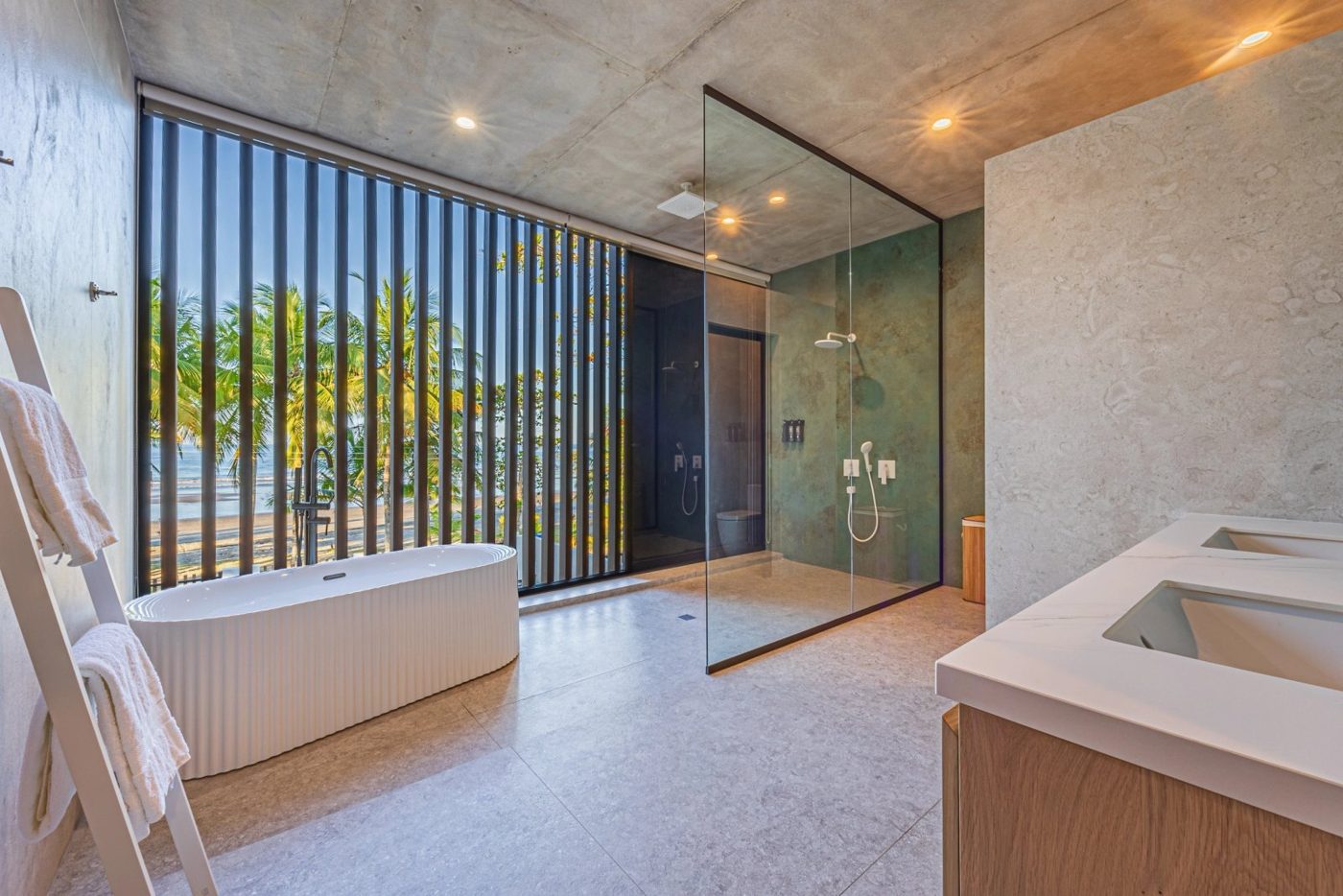 Casa VIP 1 luxury beachfront villa in Jacó — modern bedroom
