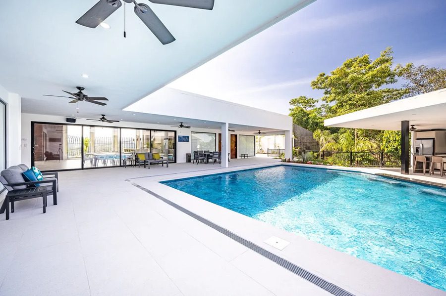 Casa VIP 11 — 7-suite jungle villa in Jacó, luxury suite, pool area or villa grounds
