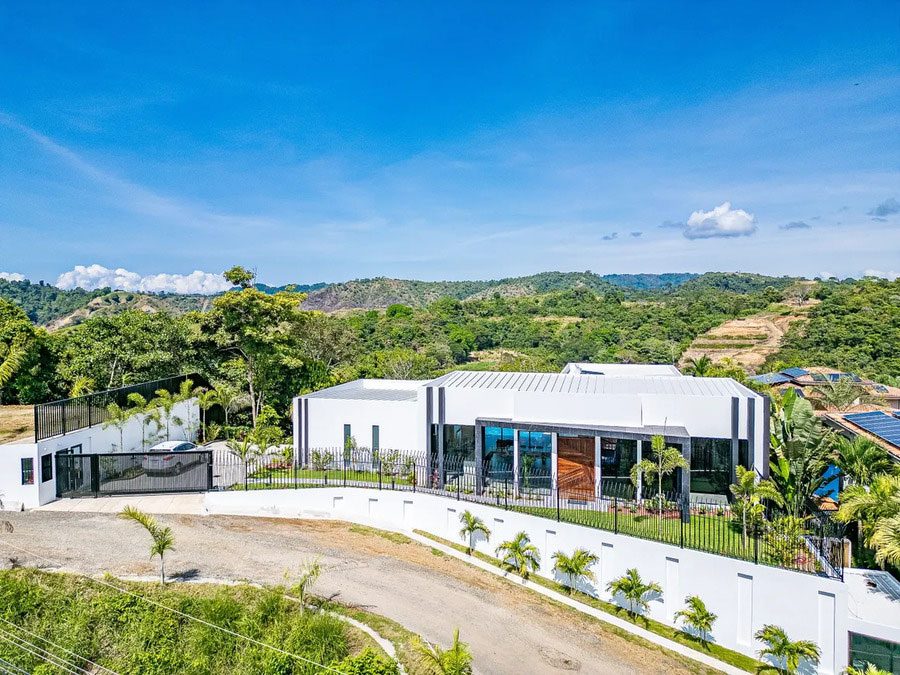 Casa VIP 11 — 7-suite jungle villa in Jacó, luxury suite, pool area or villa grounds