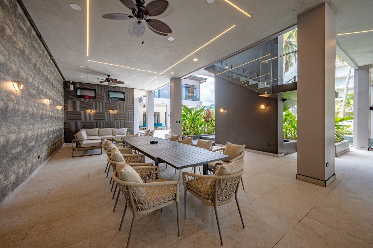 Casa VIP 2 — 15-bedroom beachfront estate in Jacó Beach, rooftop lounge and bar