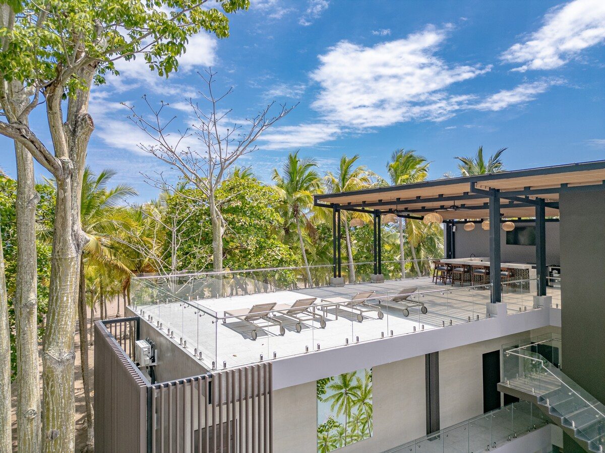 Casa VIP 2 — 15-bedroom beachfront estate in Jacó Beach, rooftop bar at the pergola
