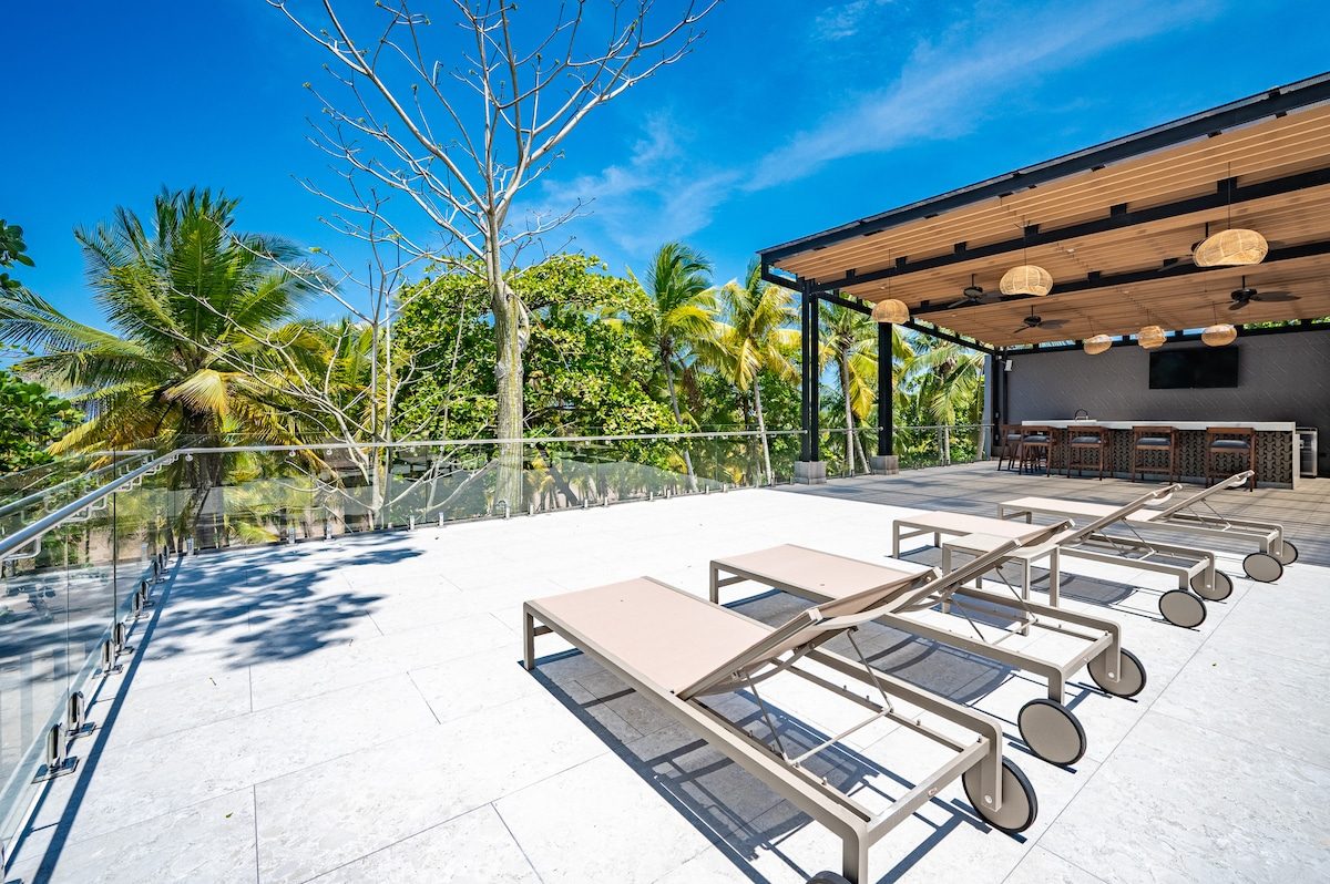 Casa VIP 2 — 15-bedroom beachfront estate in Jacó Beach, rooftop pergola deck