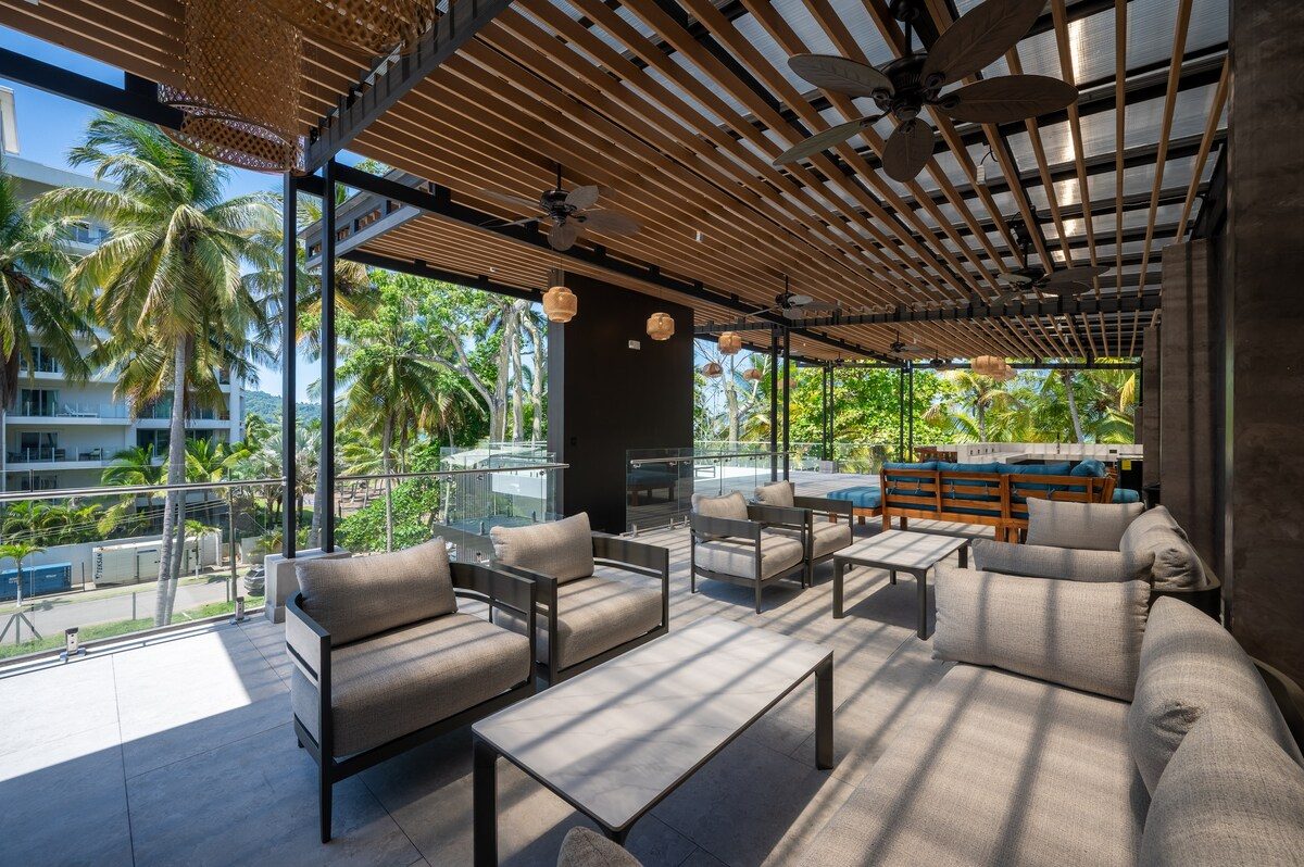 Casa VIP 2 — 15-bedroom beachfront estate in Jacó Beach, covered patio dining and lounge