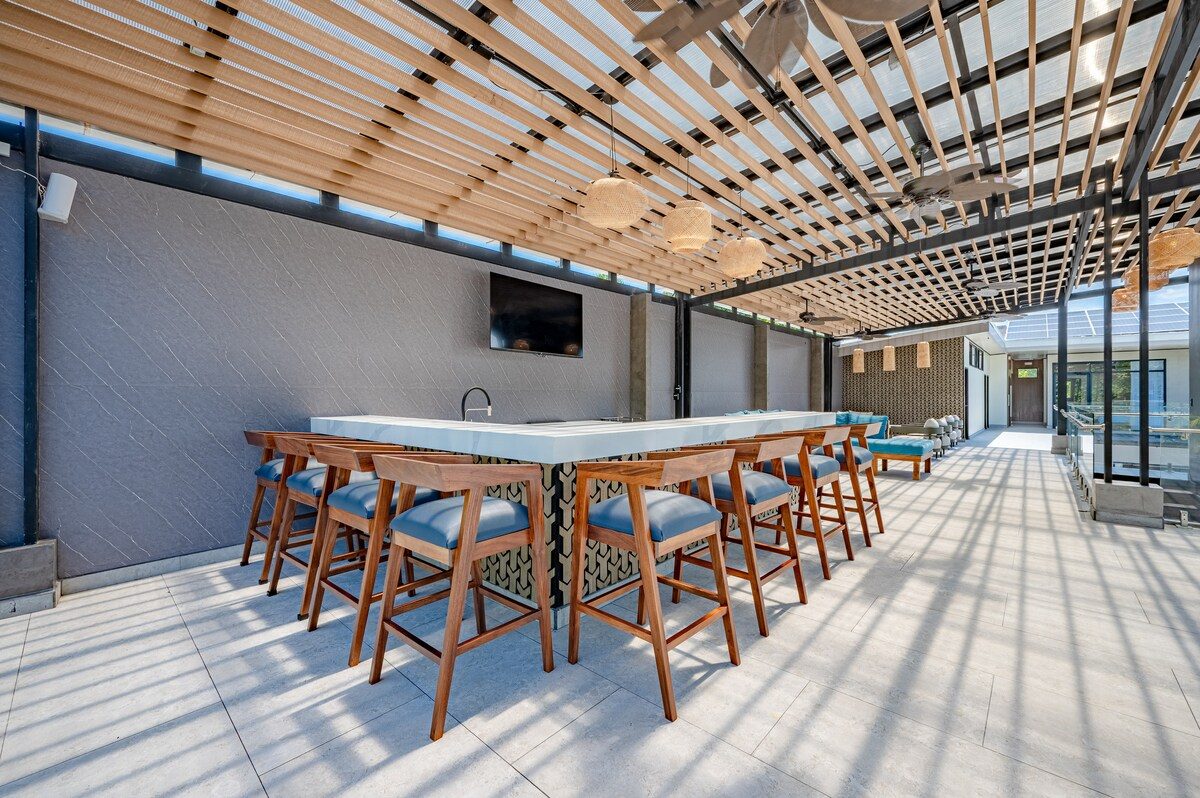 Casa VIP 2 — 15-bedroom beachfront estate in Jacó Beach, al fresco dining on the deck
