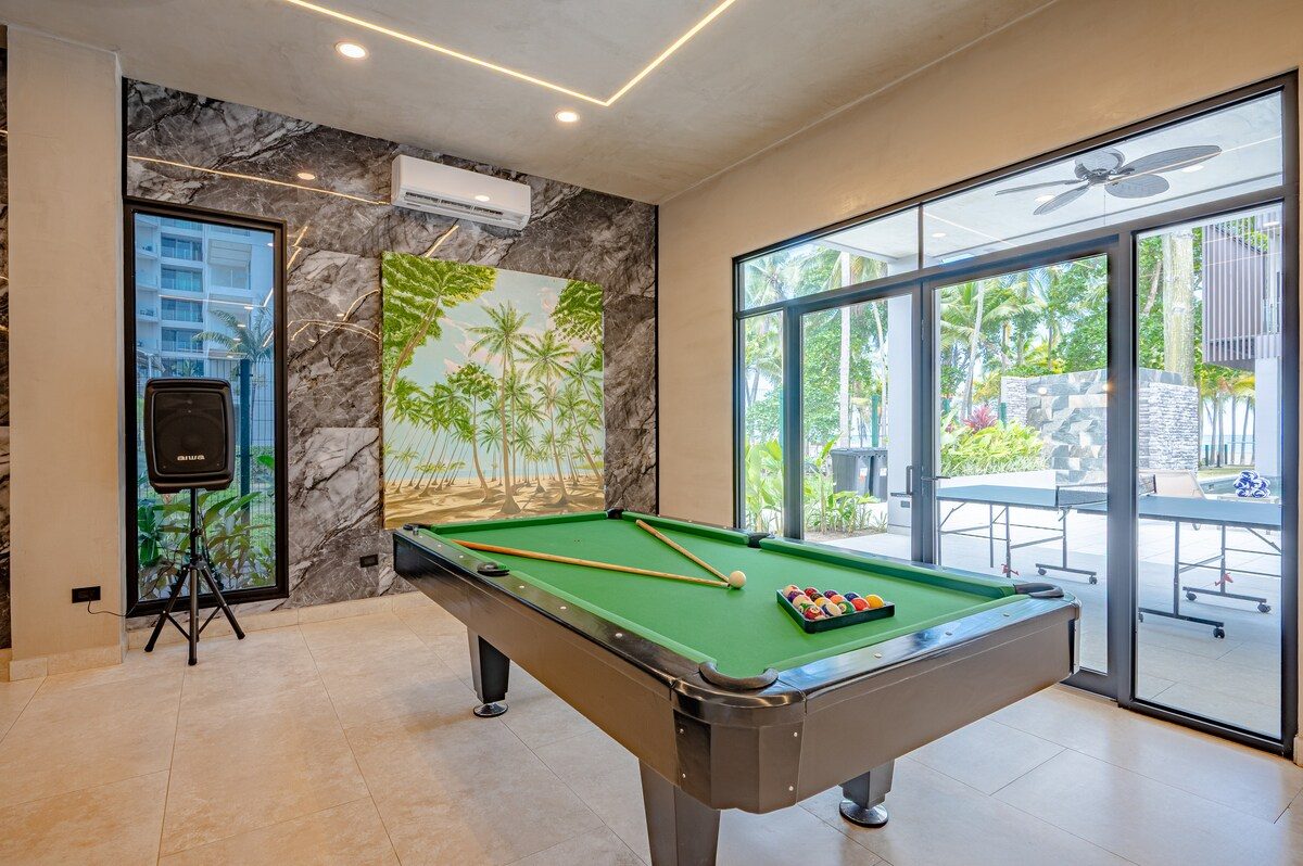 Casa VIP 2 — 15-bedroom beachfront estate in Jacó Beach, stone bar seating