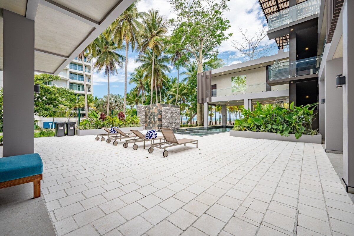 Casa VIP 2 — 15-bedroom beachfront estate in Jacó Beach, garden and pool exterior