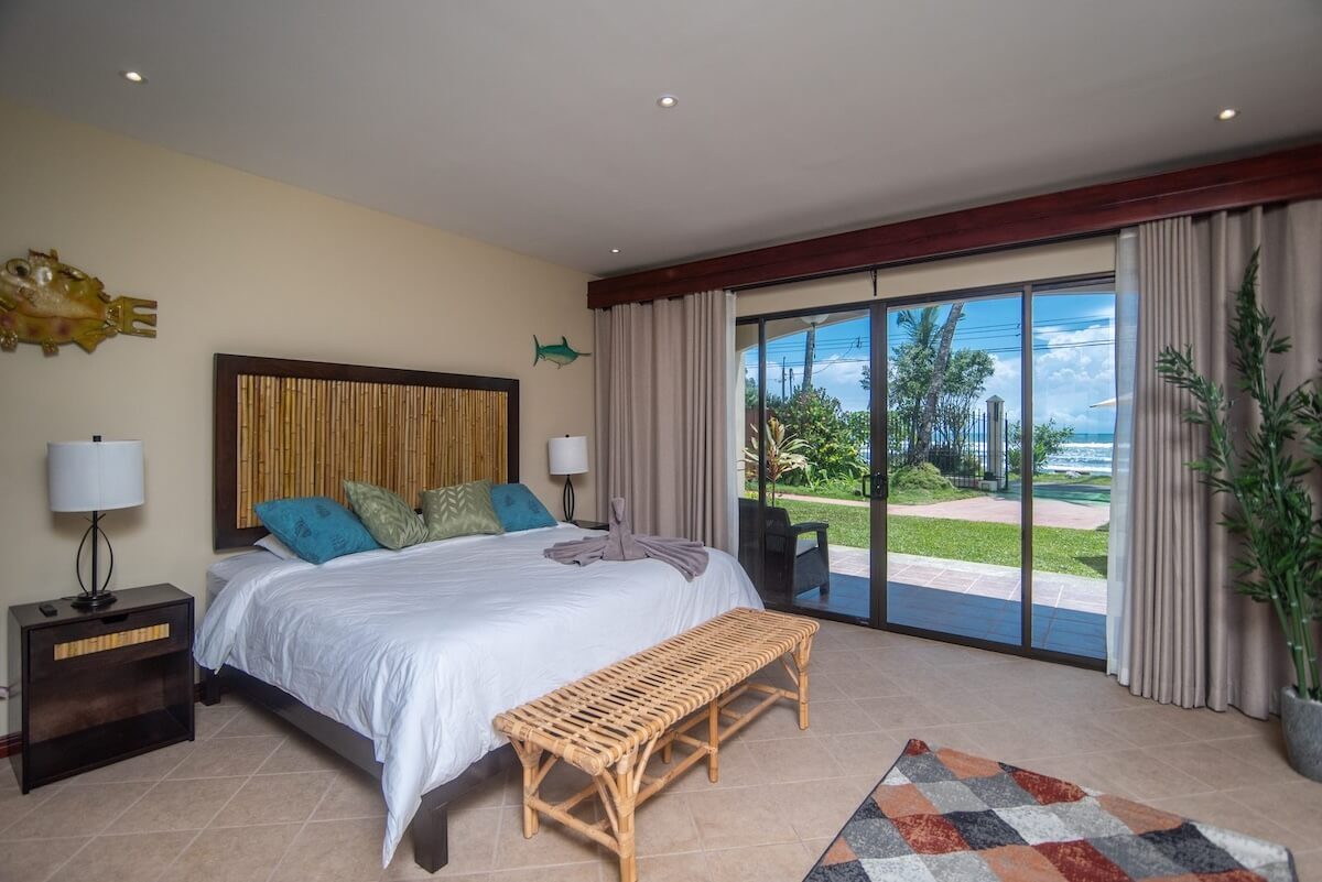 Casa VIP 21 — 7 beachfront villas, Jacó Beach