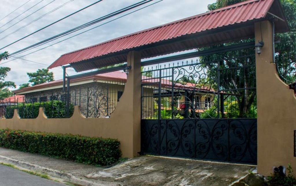Casa VIP 3 — 7-bedroom villa compound in downtown Jacó Beach, photo 4