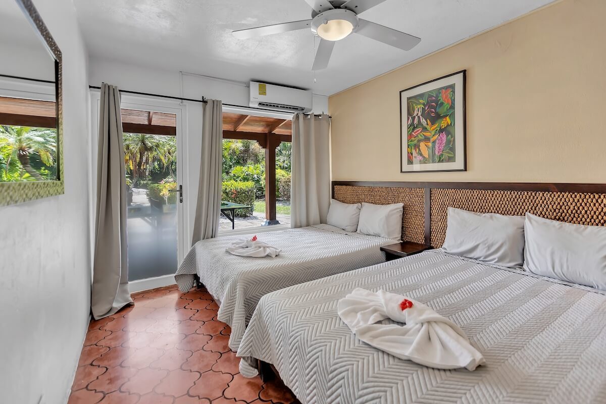 Casa VIP 37 — Casa Cortes beachfront villa, Jacó Beach