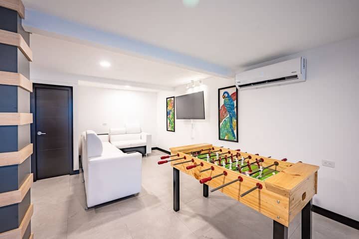Casa VIP 5 — 13-bedroom beachfront villa in Jacó Beach, master bedroom