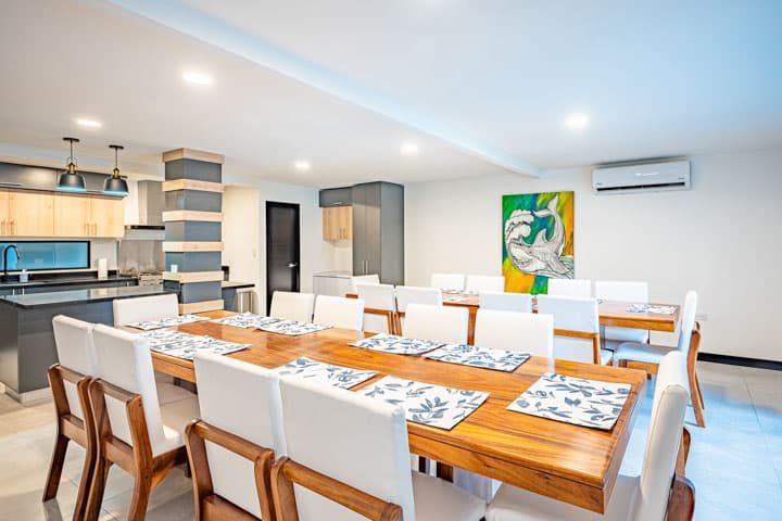 Casa VIP 5 — 13-bedroom beachfront villa in Jacó Beach, bedroom with balcony