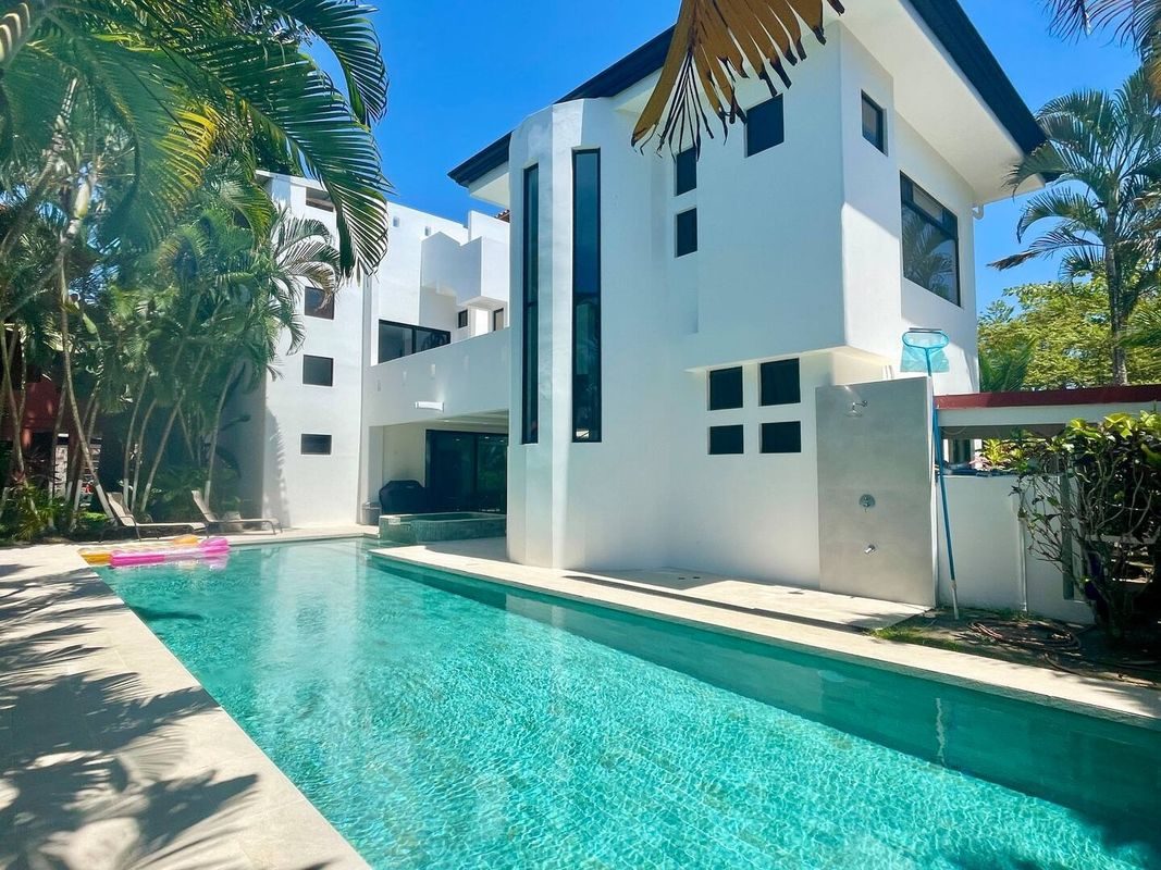 Casa Grande beachfront villa in Playa Hermosa