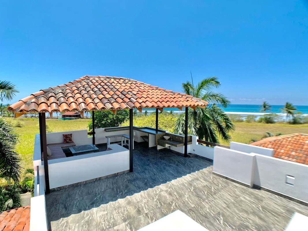 Casa Grande beachfront villa in Playa Hermosa
