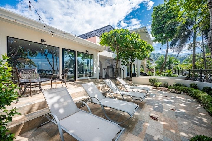 Casa VIP 6 — 11-bedroom beachfront villa in Jacó Beach, loungers by the pool