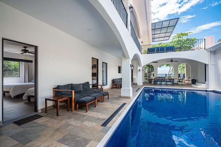 Casa VIP 6 — 11-bedroom beachfront villa in Jacó Beach, indoor pool and foosball