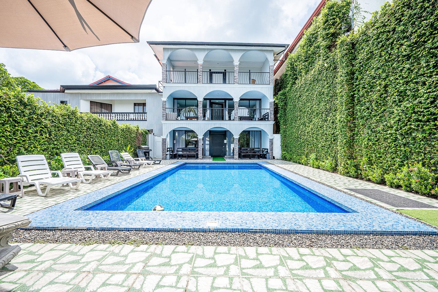 Casa VIP 61 — Casa Dulce Grande beachfront estate on Jacó Beach