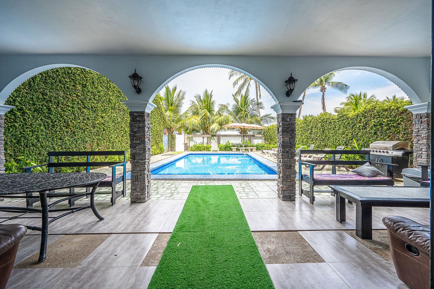 Casa VIP 61 — Casa Dulce Grande beachfront estate on Jacó Beach