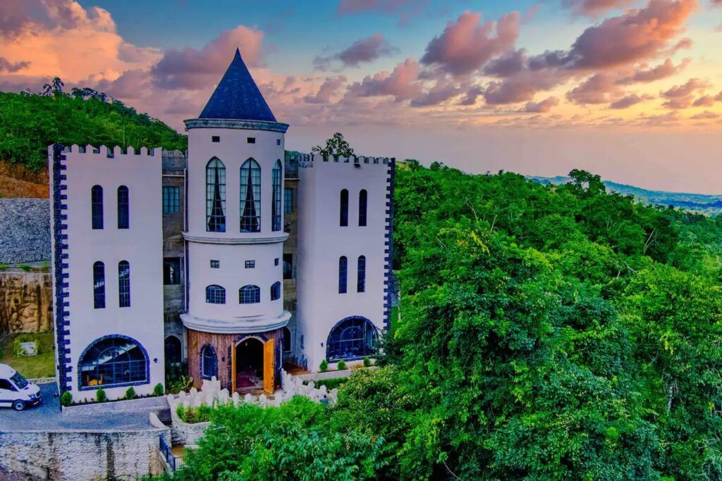 Casa VIP 67 — Hermosa Castle 10-acre beachfront estate in Playa Hermosa