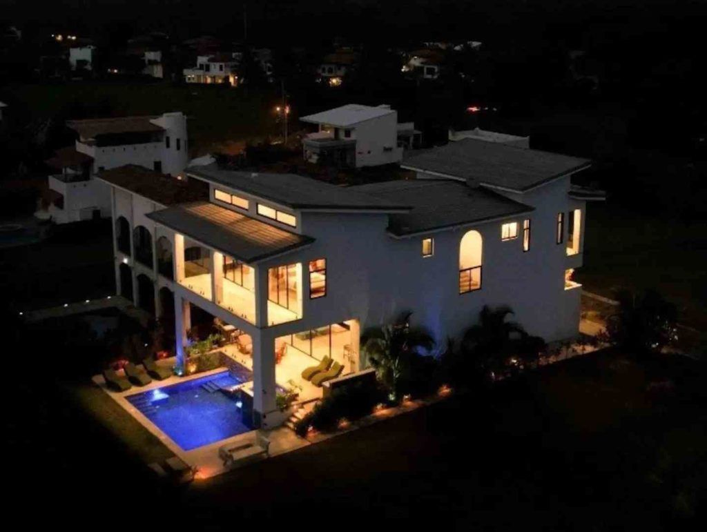 Casa VIP 69 — Villa Hermosa beachfront master-suite villa in Playa Hermosa