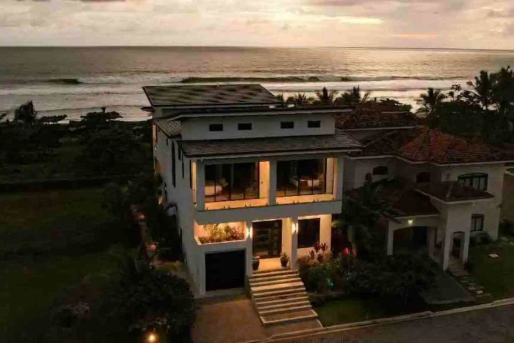 Casa VIP 69 — Villa Hermosa beachfront master-suite villa in Playa Hermosa