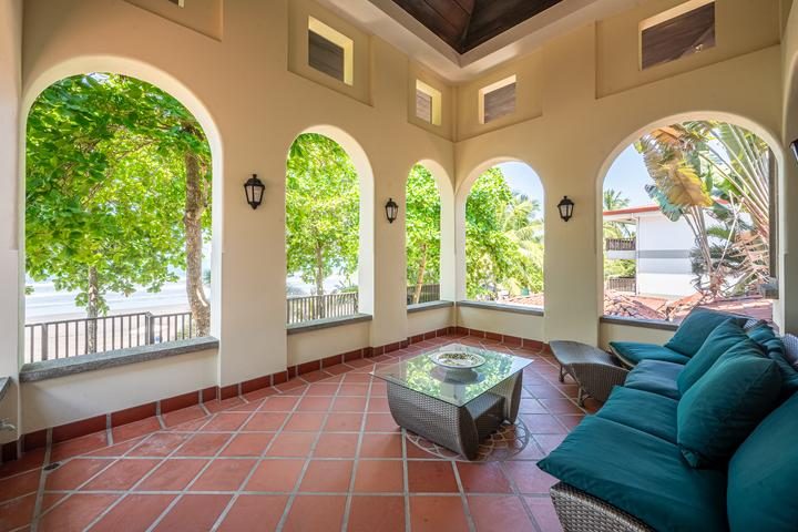 Casa VIP 7 — 9-bedroom beachfront villa in Jacó Beach, open-air living area off the courtyard
