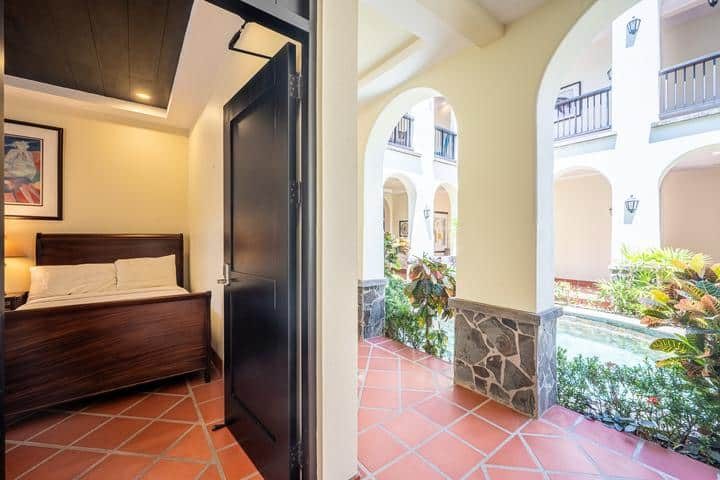 Casa VIP 7 — 9-bedroom beachfront villa in Jacó Beach, guest bedroom