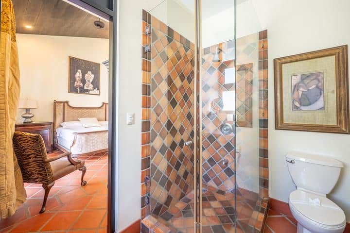 Casa VIP 7 — 9-bedroom beachfront villa in Jacó Beach, interior lounge
