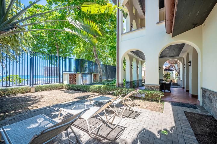Casa VIP 7 — 9-bedroom beachfront villa in Jacó Beach, garden courtyard