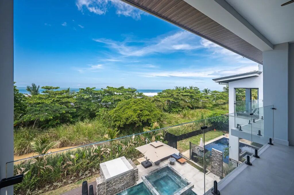 Casa VIP 70 — Hermosa Villa 2 beachfront villa in Playa Hermosa
