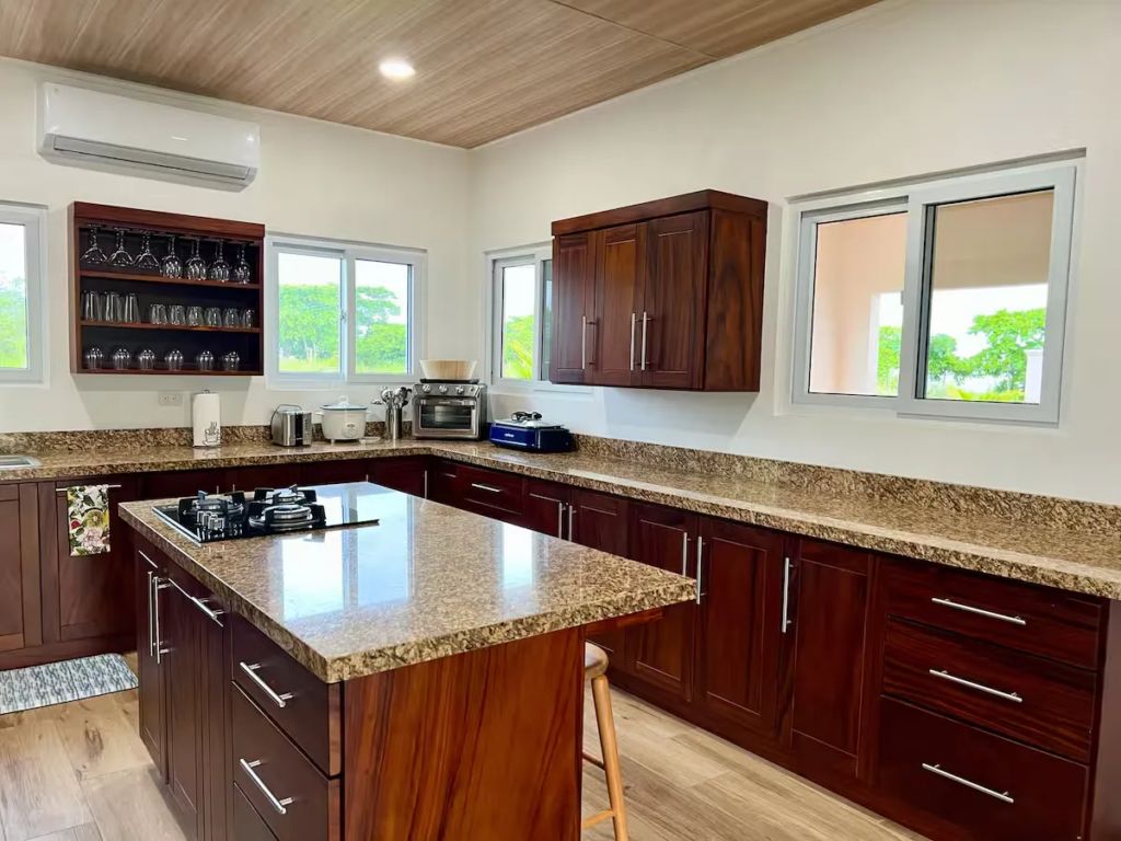 Casa VIP 73 — Hermosa Beachfront home with cabin in Playa Hermosa
