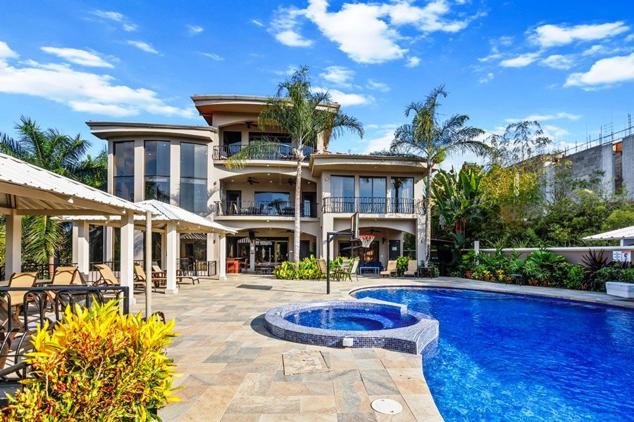 Casa VIP 8 — 13-suite luxury villa in Jacó Beach, villa with the blue infinity pool and jacuzzi