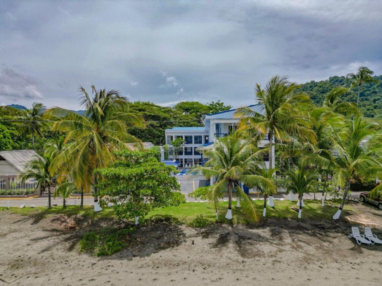 Casa VIP 9 — 17-suite beachfront villa in Jacó Beach, luxury suite, pool area or villa grounds