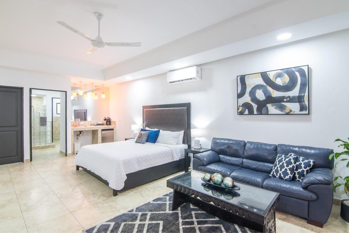 Casa VIP 9 — 17-suite beachfront villa in Jacó Beach, luxury suite, pool area or villa grounds