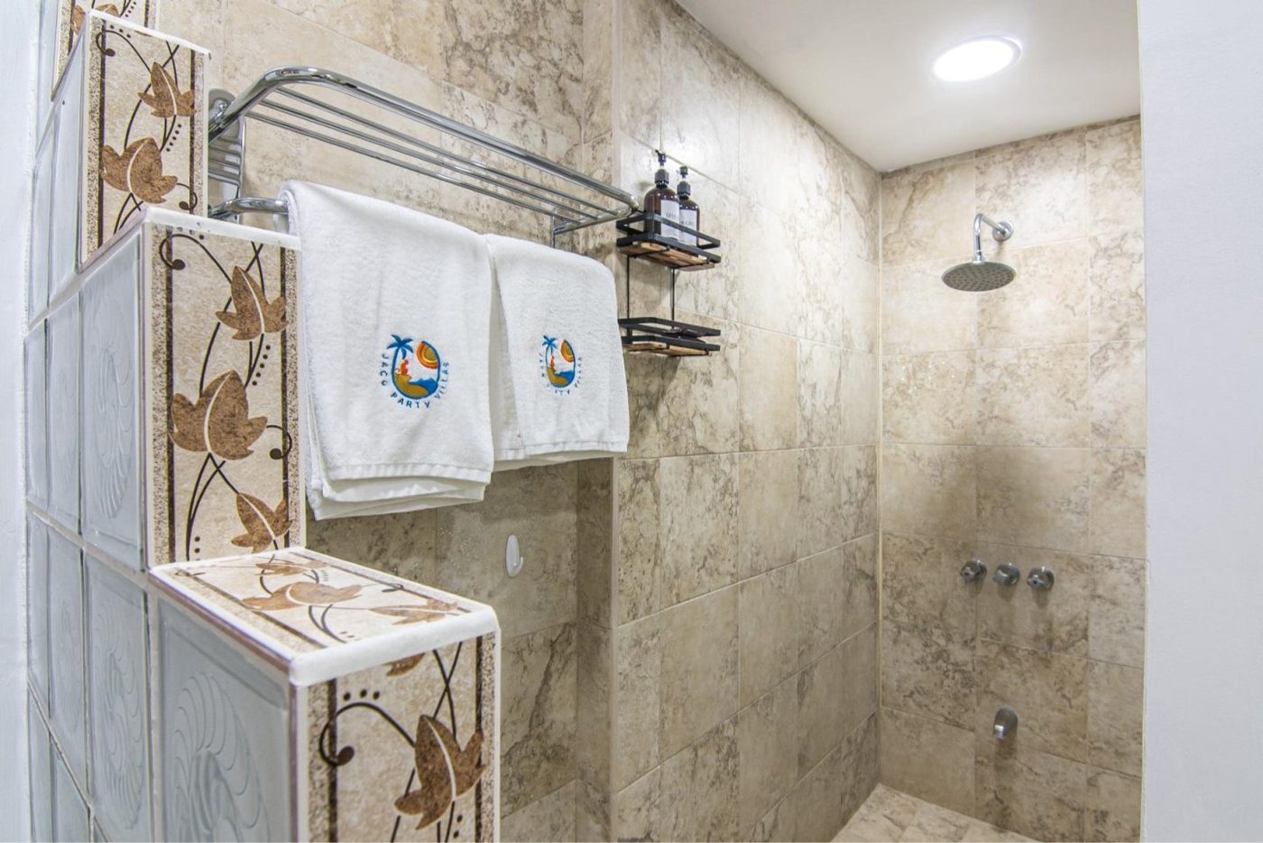 Casa VIP 9 — 17-suite beachfront villa in Jacó Beach, luxury suite, pool area or villa grounds
