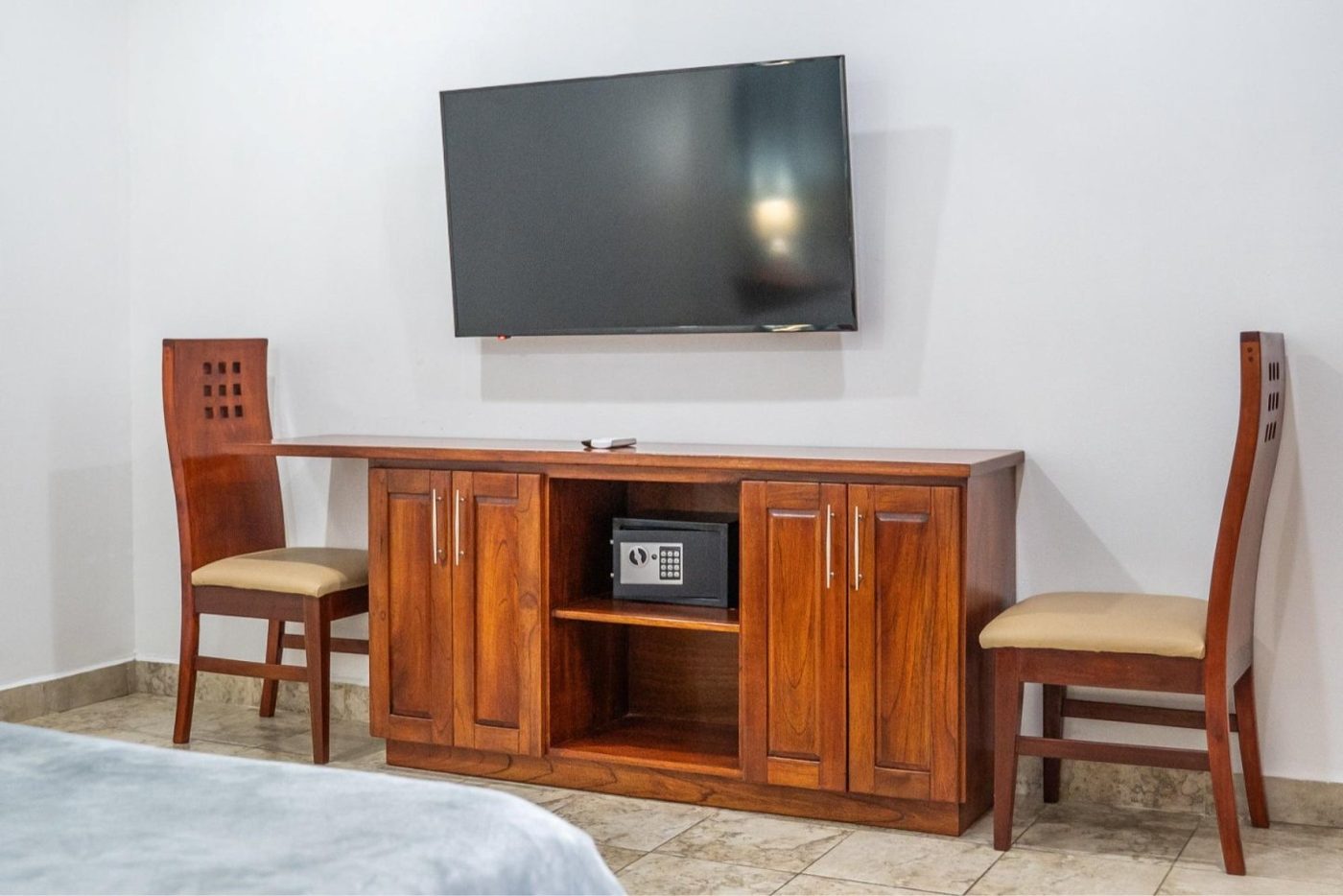 Casa VIP 9 — 17-suite beachfront villa in Jacó Beach, luxury suite, pool area or villa grounds