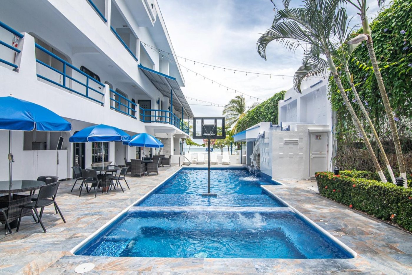 Casa VIP 9 — 17-suite beachfront villa in Jacó Beach, luxury suite, pool area or villa grounds