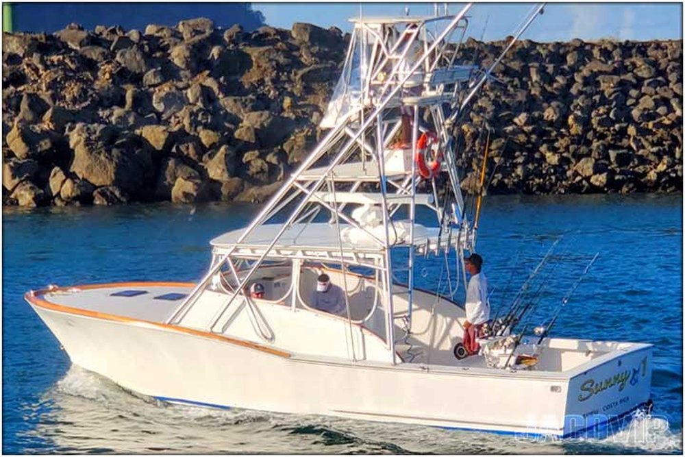 32' Maverick Express sport fishing charter at Los Sueños, Costa Rica