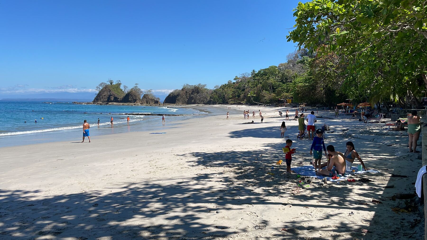 White-sand beach at Playa Mantas